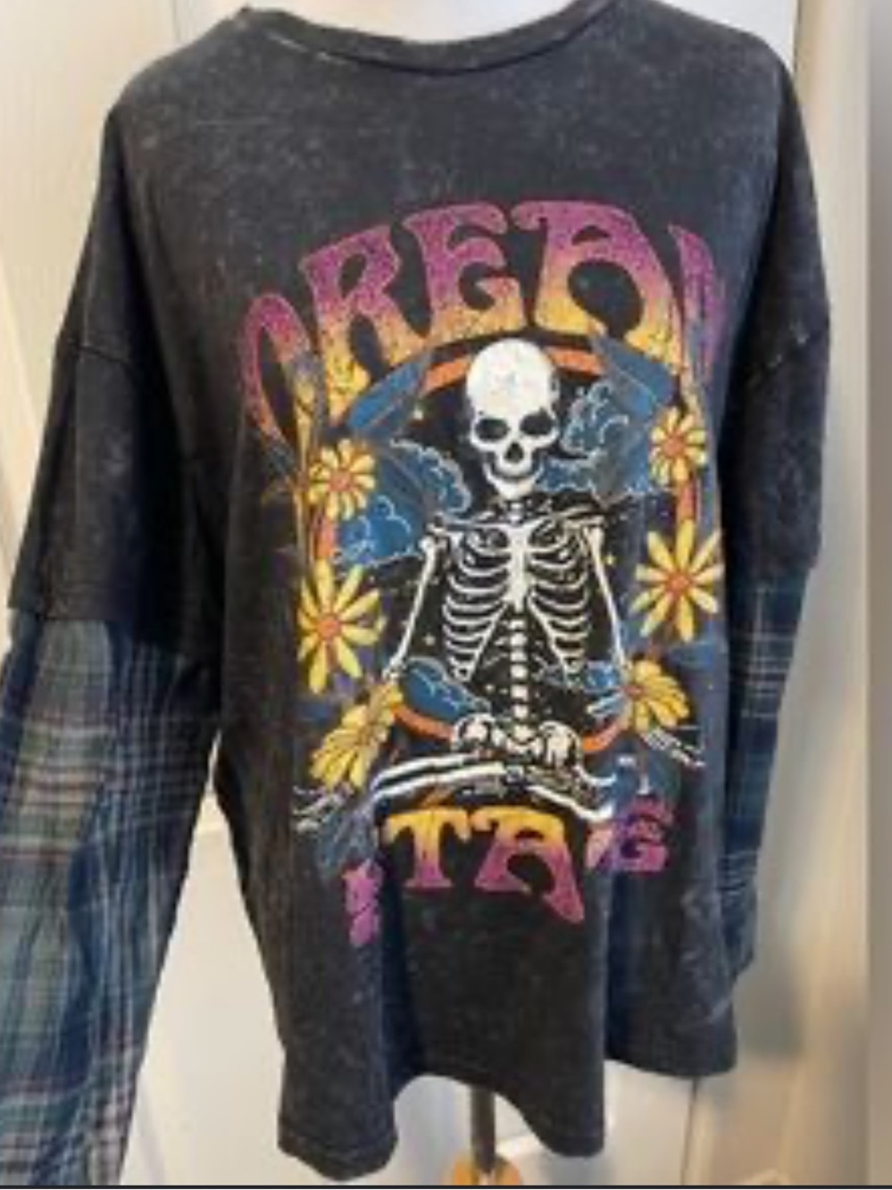 Black Grunge Graphic Skeleton Pullover with Plaid Sleeve Panels